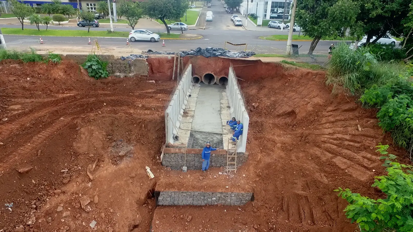 Obra de galeria pluvial em Araçatuba
